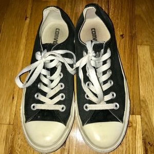 Converse Chuck Taylor Classic Sneakers Size 7